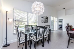 House, 3 Bedrooms | Private kitchen