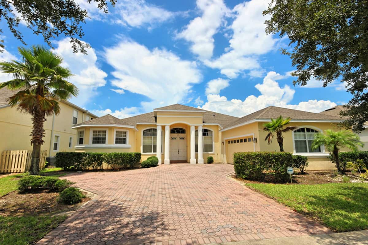 House, 5 Bedrooms | Exterior