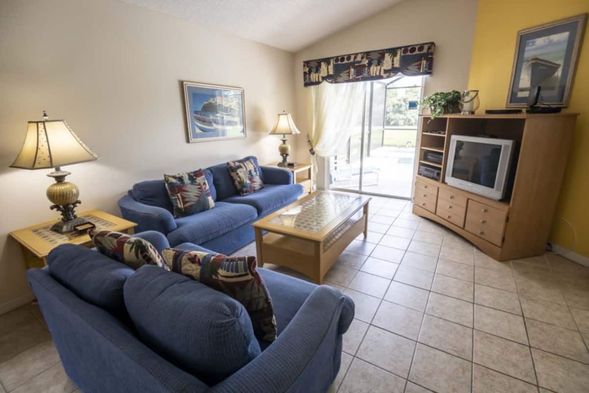 House, 4 Bedrooms | Living area