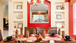 House, 6 Bedrooms | Private kitchen | Oven, stovetop