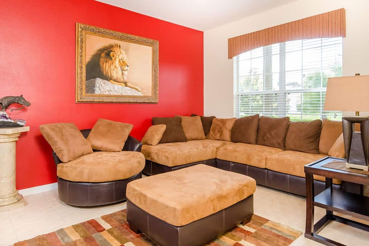 House, 6 Bedrooms | Living area