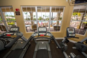 Condo, 4 habitaciones | Sala de fitness