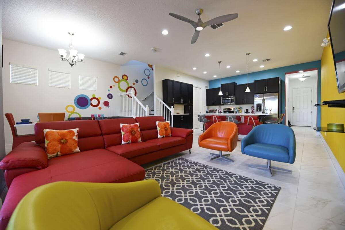 Townhome, 5 Bedrooms | Living room | 36-inch TV with cable channels