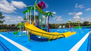 Appart'hôtel, 3 chambres | Piscine