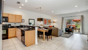 Townhome, 3 Bedrooms | Private kitchen