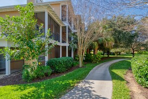 Condo, 2 Bedrooms | Property grounds