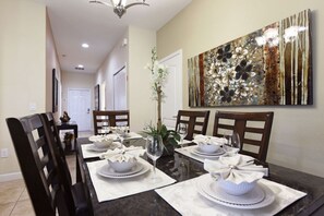 House, 5 Bedrooms | Dining
