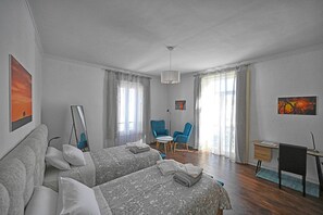 4 bedrooms, in-room safe, desk, iron/ironing board