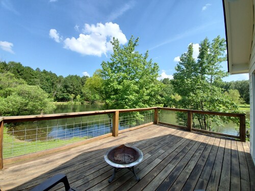 Completely remodeled 1940's farmhouse with Gorgeous pond views!!
