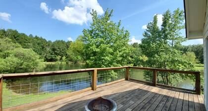 Completely remodeled 1940's farmhouse with Gorgeous pond views!!