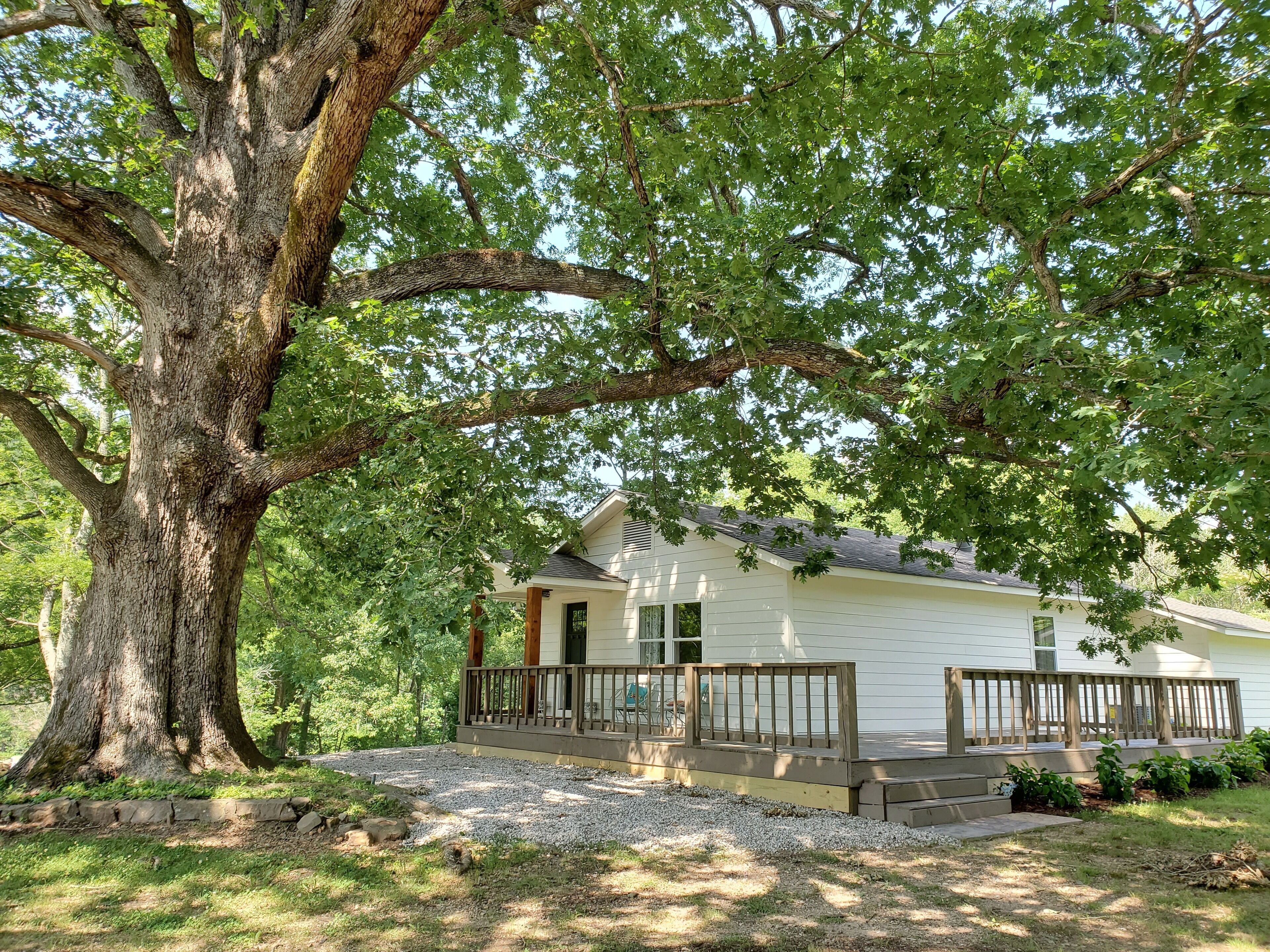 Completely remodeled 1940's farmhouse with Gorgeous pond views!!