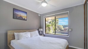 3 bedrooms, iron/ironing board, free WiFi, bed sheets