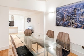 Apartment, 2 Bedrooms | Living area | 95-cm flat-screen TV with cable channels, TV, Netflix - Beaufort Gardens Harrods (London)