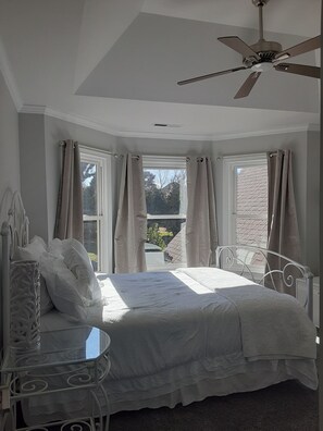 5 bedrooms, in-room safe, desk, iron/ironing board - Luxury Lake Norman waterfront estate (Sherrills Ford)