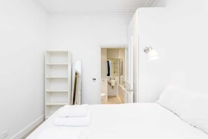 2 chambres, bureau, espace de travail pour ordinateur portable