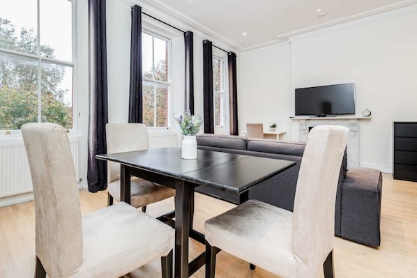 Apartment, 2 Bedrooms | In-room dining