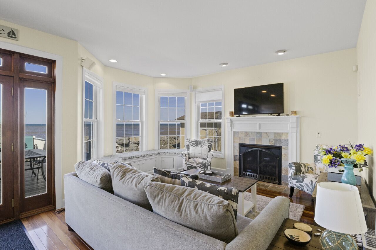 Smart TV, fireplace, table tennis