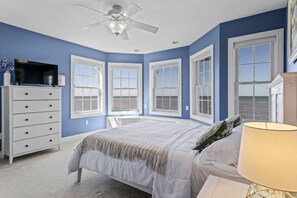 5 bedrooms, desk, iron/ironing board, free WiFi - MM Properties Lake Ontario: The Oasis (Hilton)