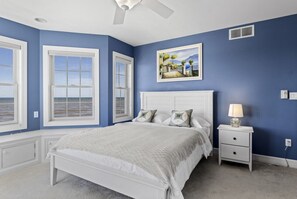 5 bedrooms, desk, iron/ironing board, free WiFi - MM Properties Lake Ontario: The Oasis (Hilton)