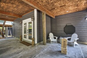 Terrace/patio - Pine Cove - Grayton Beach, 30A, Walk To Beach + Red Bar, Heated Private Pool! (Grayton Beach)