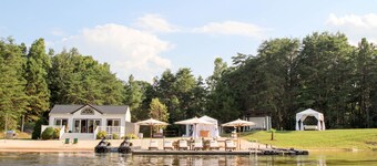 Mount Pleasant Manor with pool