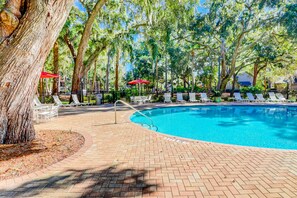 Pool - Lovely Condo w/ Shared Pool & Tennis - Dogs Welcome (Hilton Head)