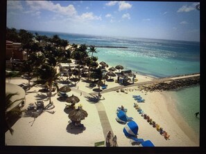On the beach - 5 Star Aruba Resort Christmas week! (Noord)