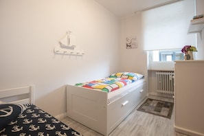 2 bedrooms, cribs/infant beds, free WiFi