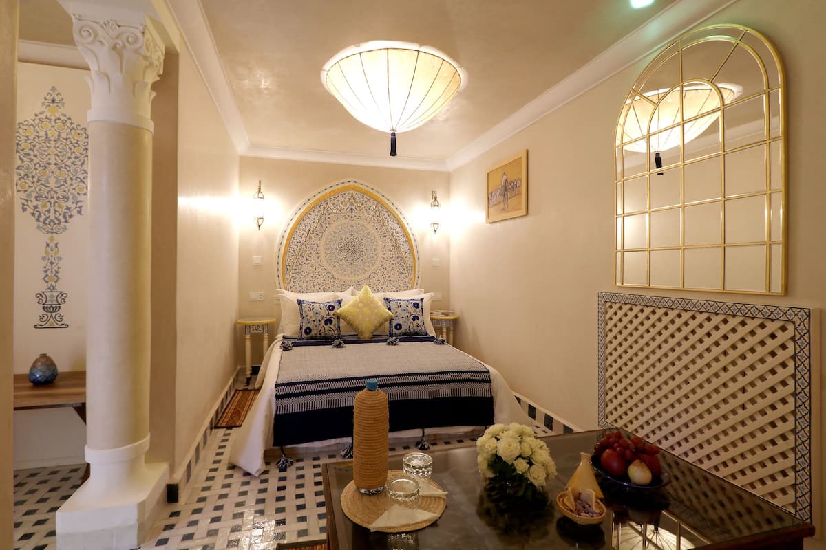 Design Triple Room, Ensuite (Wazani) | Individually furnished, soundproofing, free WiFi, bed sheets