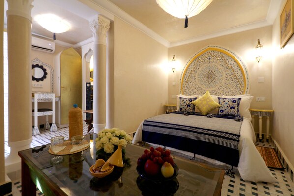 Design Triple Room, Ensuite (Wazani) | Individually furnished, soundproofing, free WiFi, bed sheets
