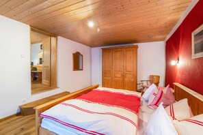 1 quarto, escrivaninha, Wi-Fi de cortesia, roupa de cama