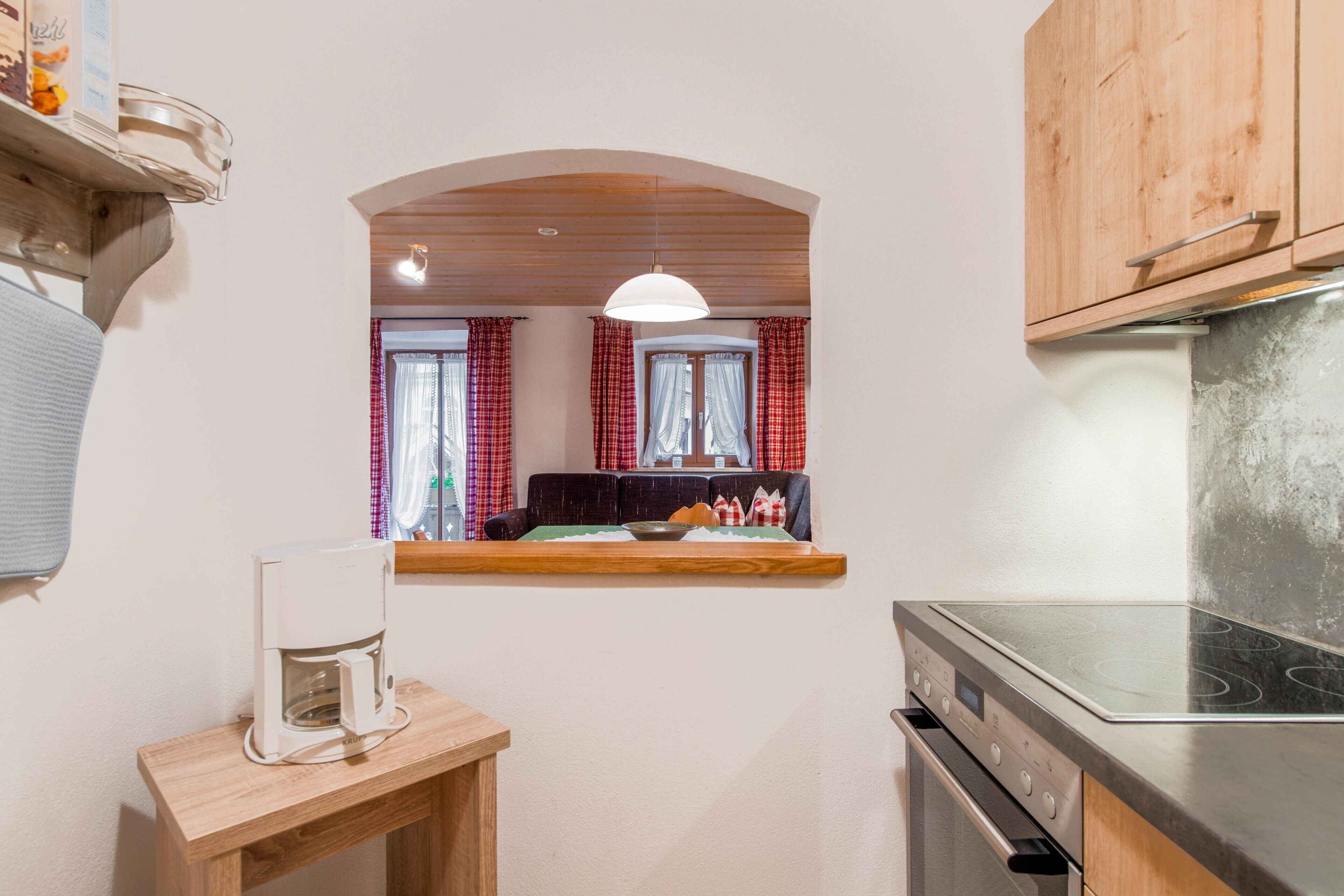 Frigorifero, forno, piano cottura, macchina per tè/caffè