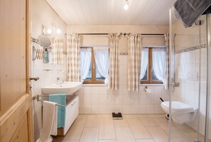 Dusche, Haartrockner, Handtücher
