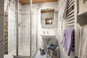 Shower, free toiletries, hair dryer, towels