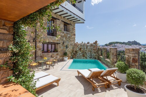 Luxury Villa Casa el Impero with Pool, Terrace, Unique Mountain View and WiFi