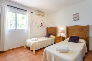 3 bedrooms, desk, iron/ironing board, free WiFi