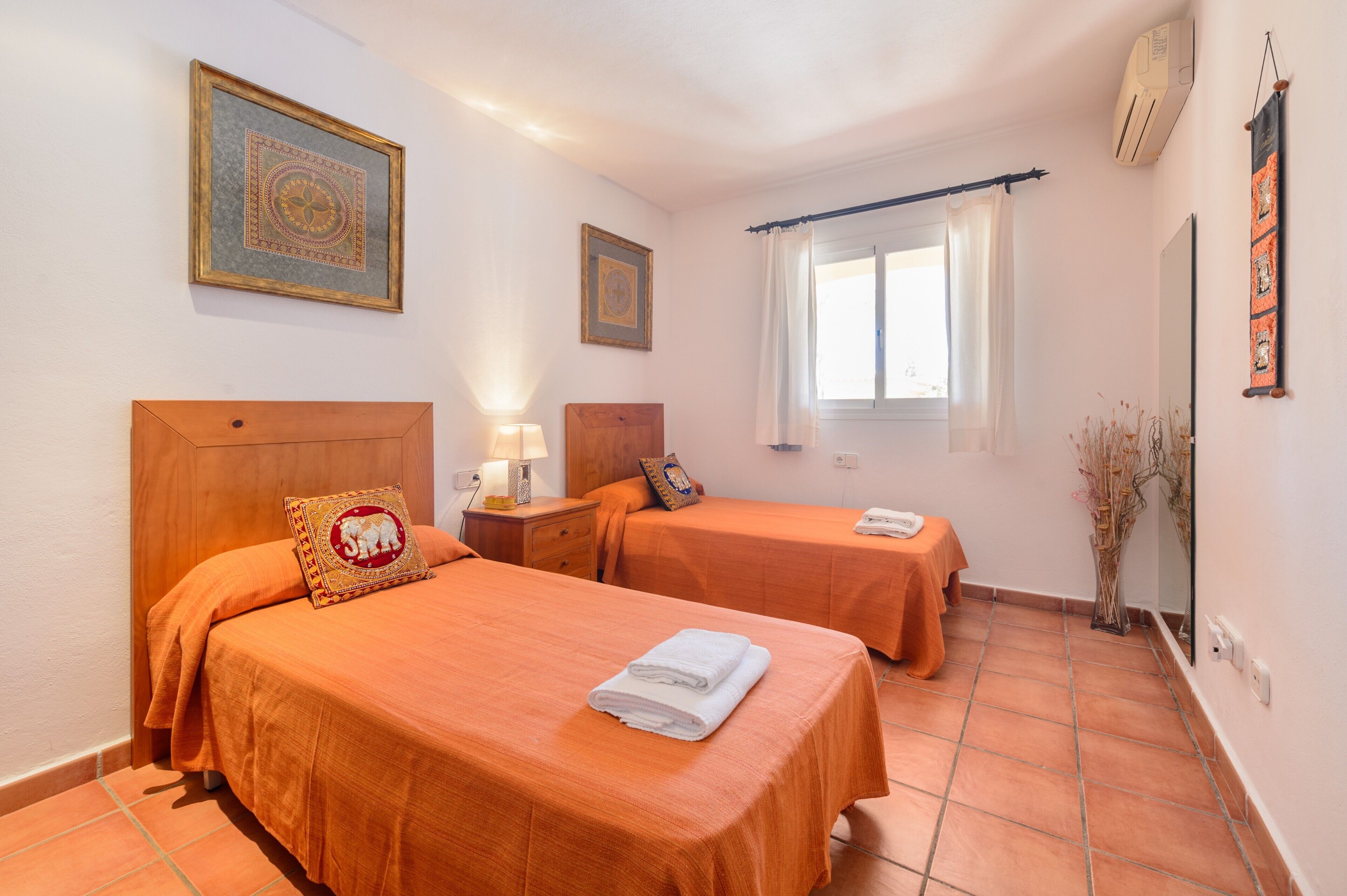 3 makuuhuonetta, työpöytä, silitysrauta/-lauta, ilmainen Wi-Fi