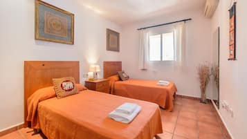 3 bedrooms, desk, iron/ironing board, free WiFi