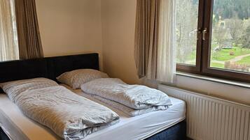 WiFi (free), bed sheets
