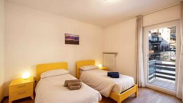 4 slaapkamers, een strijkplank/strijkijzer, gratis wifi, beddengoed