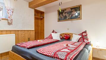 1 quarto, Wi-Fi de cortesia, roupa de cama