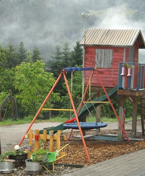 Children’s area - Brandenkopf Apartment (with Private Terrace and Parking) (Oberharmersbach)
