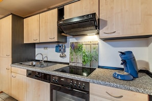 Fridge, microwave, oven, stovetop - Holiday Apartment "Brandenkopf" (with private terrace and parking) (Oberharmersbach)