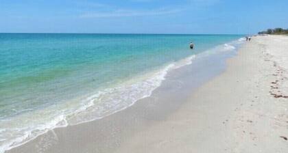 ENTIRE HOME with 3bd 2,5 bath with Large swimming pool