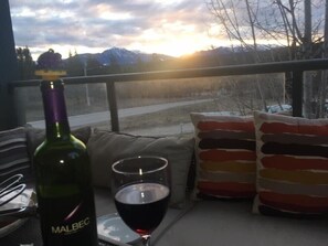 Property grounds - Mountain View Condo, 7+ Night Disc%, 2 Balconies, 2 King BR, 2 Bath-Pool/Hot Tub (Radium Hot Springs)
