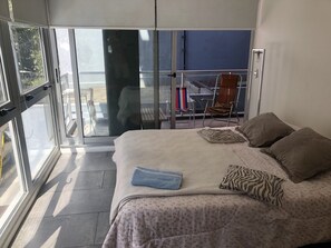 1 habitación, tabla de planchar con plancha, wifi gratis y ropa de cama