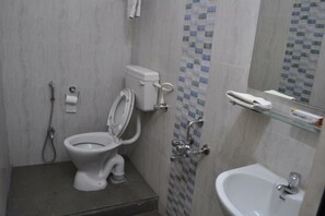 Suihku, ilmaiset hygieniatuotteet, pyyhkeet