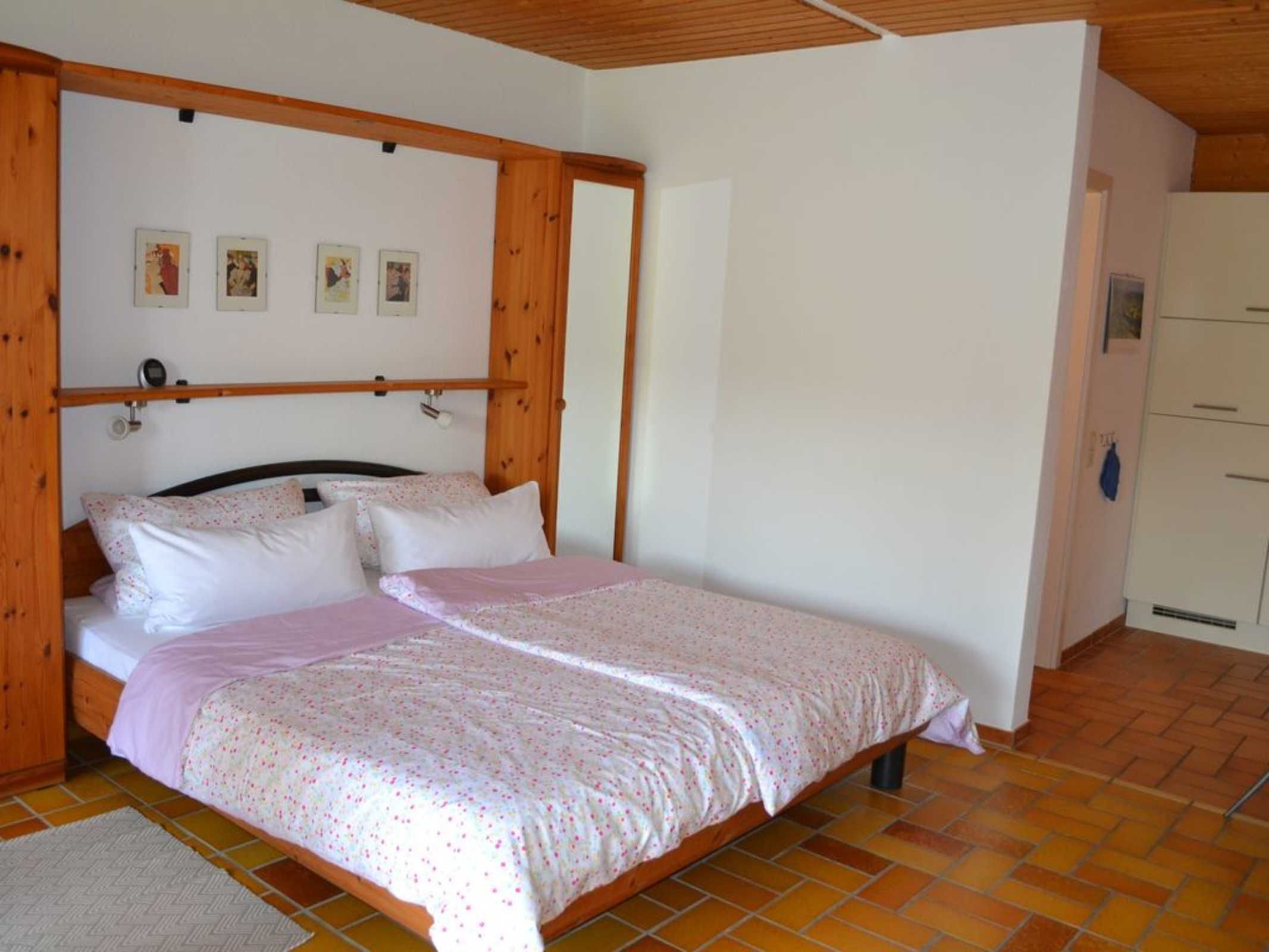 1 bedroom, travel cot, WiFi, bed sheets