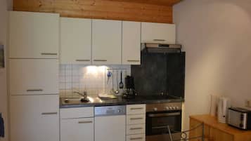 KĂŒhlschrank, Mikrowelle, Ofen, GeschirrspĂŒler