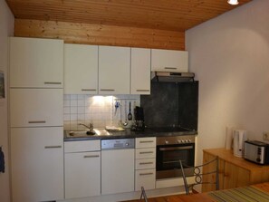 Kühlschrank, Mikrowelle, Ofen, Geschirrspüler